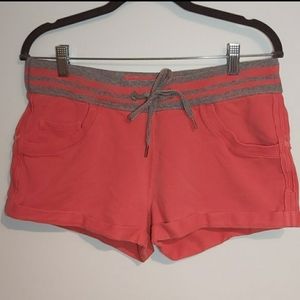 Lululemon size 6 cuffed shorts